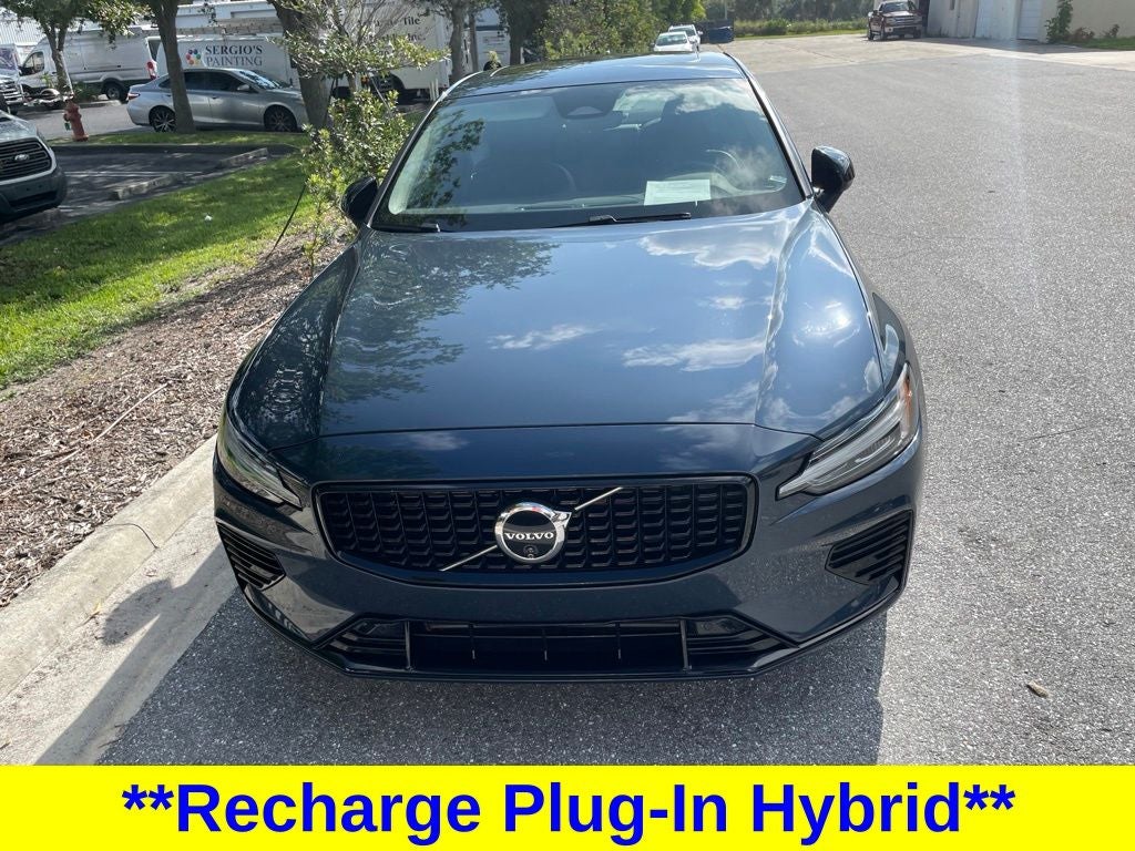 2024 Volvo S60 Recharge Plug-In Hybrid T8 Plus Dark Theme
