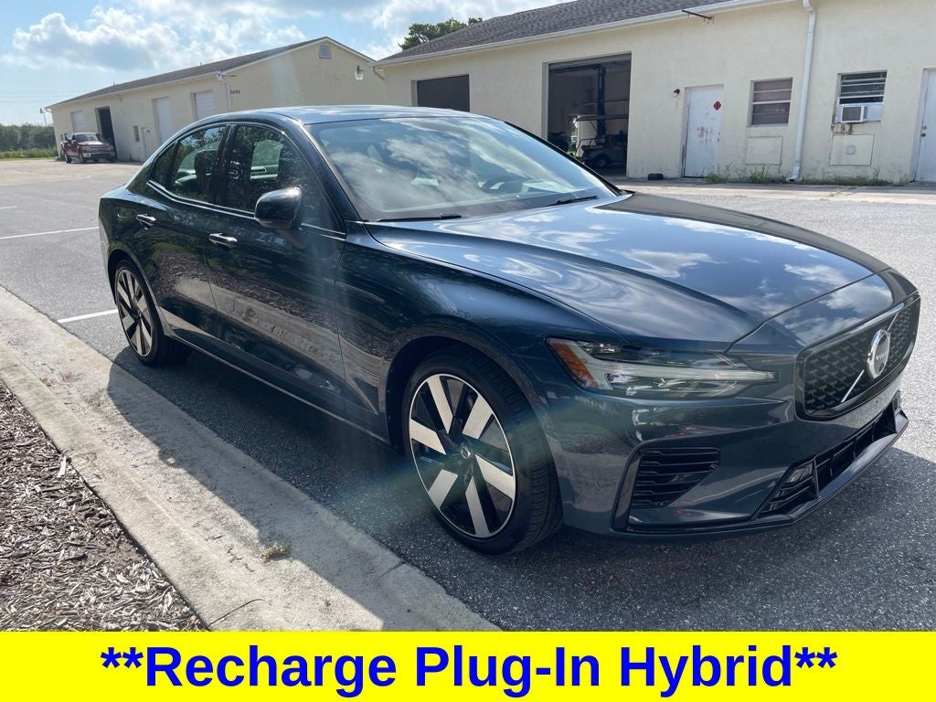 2024 Volvo S60 Recharge Plug-In Hybrid T8 Plus Dark Theme
