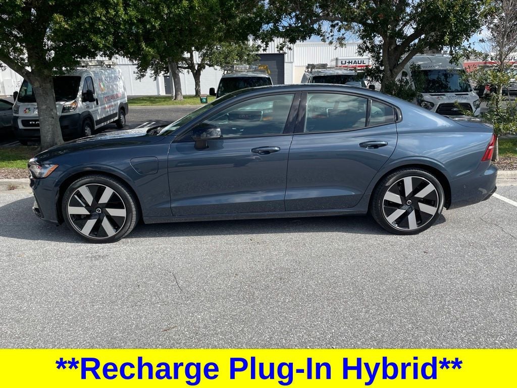 2024 Volvo S60 Recharge Plug-In Hybrid T8 Plus Dark Theme