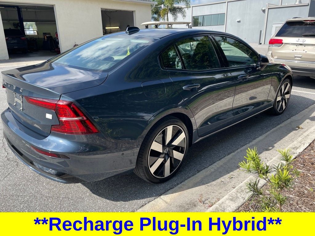 2024 Volvo S60 Recharge Plug-In Hybrid T8 Plus Dark Theme