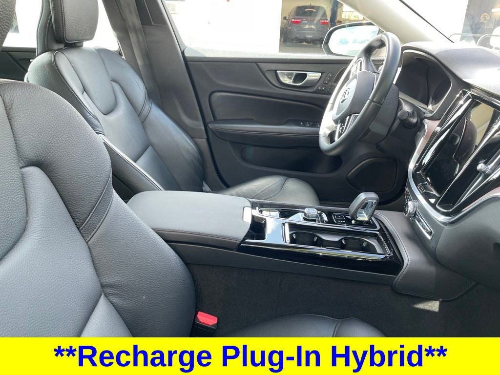2024 Volvo S60 Recharge Plug-In Hybrid T8 Plus Dark Theme