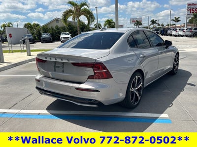 2023 Volvo S60 B5 Plus Dark Theme