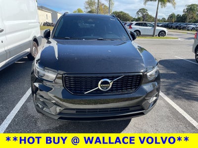 2022 Volvo XC40 R-Design