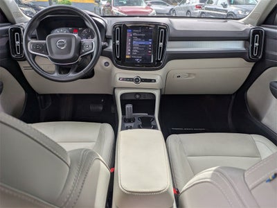 2021 Volvo XC40 Momentum