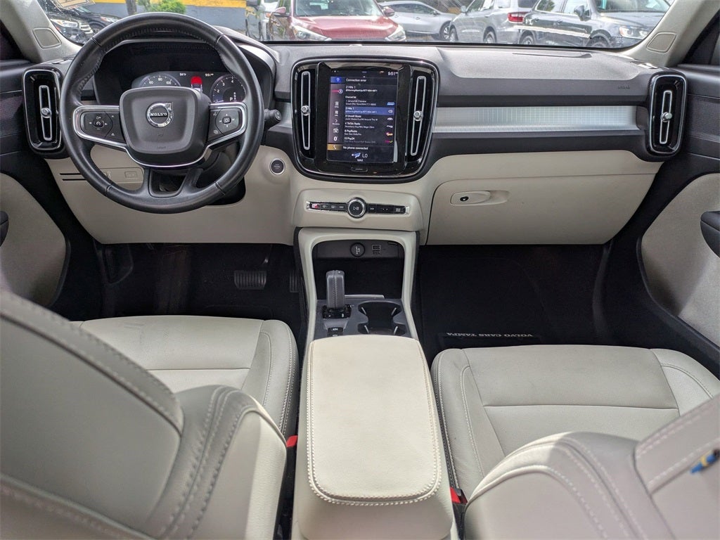 2021 Volvo XC40 Momentum