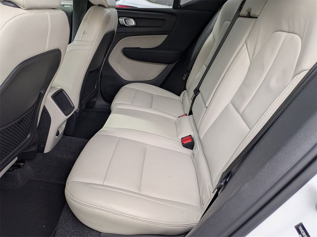 2021 Volvo XC40 Momentum