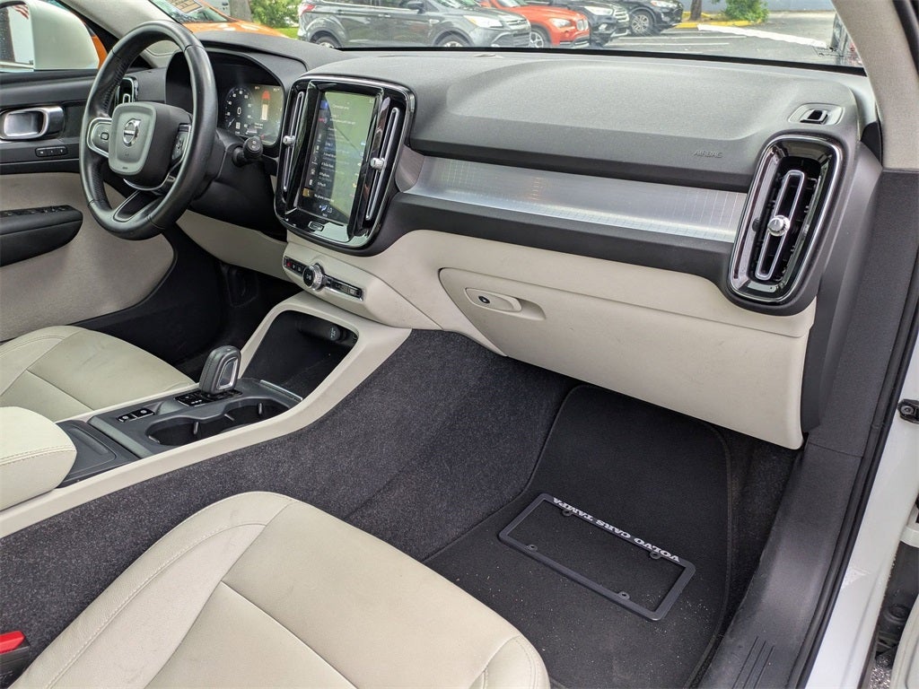 2021 Volvo XC40 Momentum