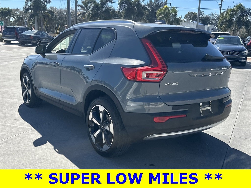 2022 Volvo XC40 Momentum