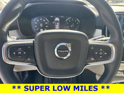 2022 Volvo XC40 Momentum