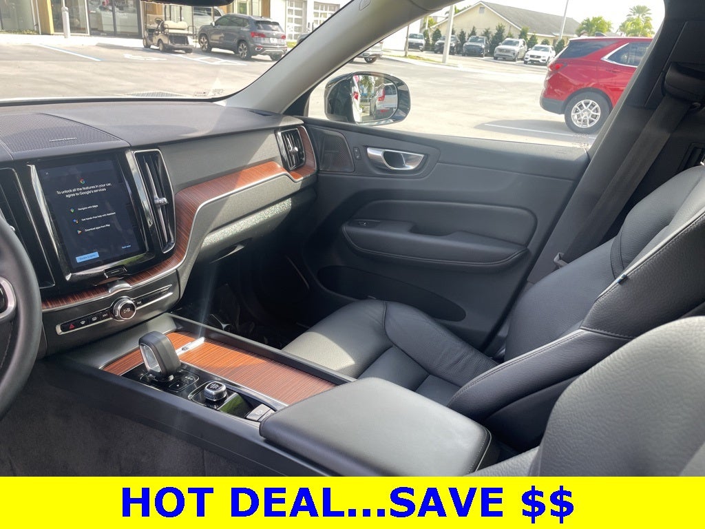 2023 Volvo XC60 Recharge Plug-In Hybrid T8 Plus Dark Theme