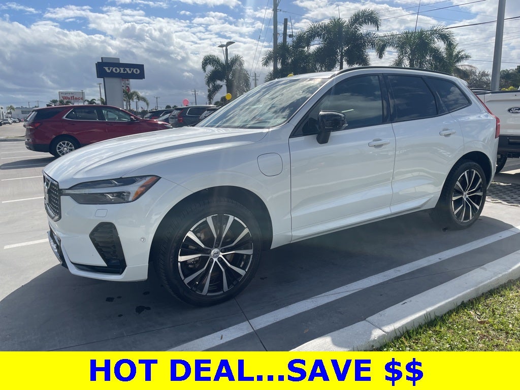 2023 Volvo XC60 Recharge Plug-In Hybrid T8 Plus Dark Theme
