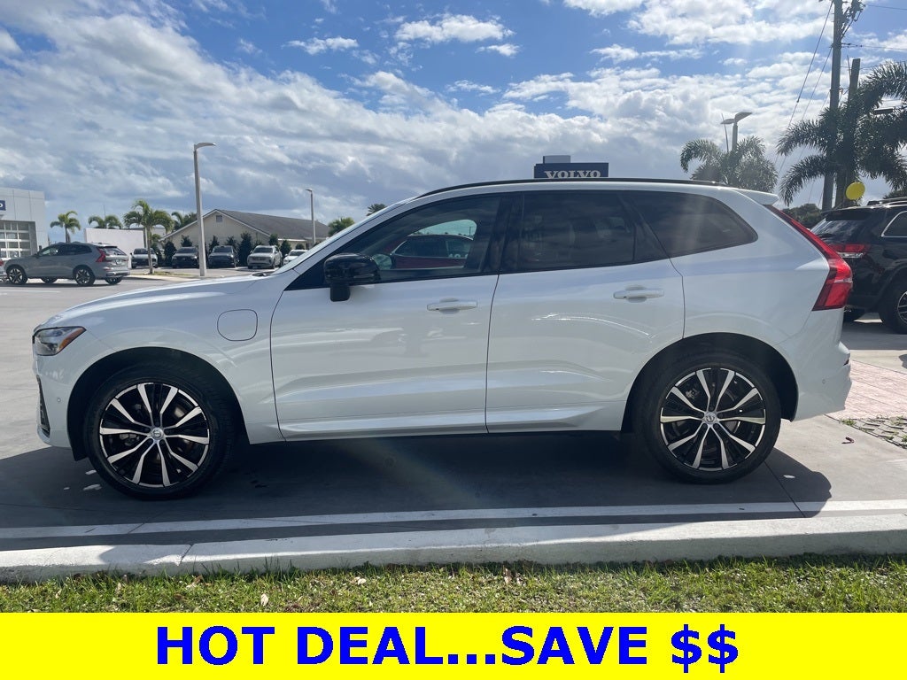 2023 Volvo XC60 Recharge Plug-In Hybrid T8 Plus Dark Theme
