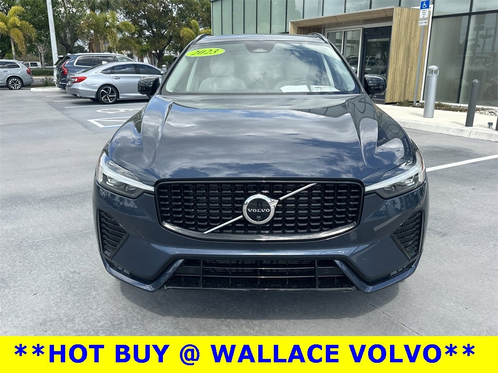 2023 Volvo XC60 B5 Plus Dark Theme