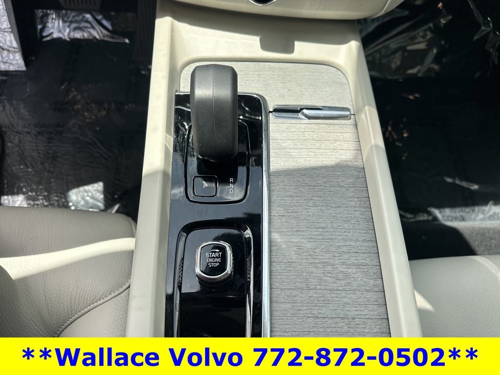 2024 Volvo XC60 B5 Plus Dark Theme