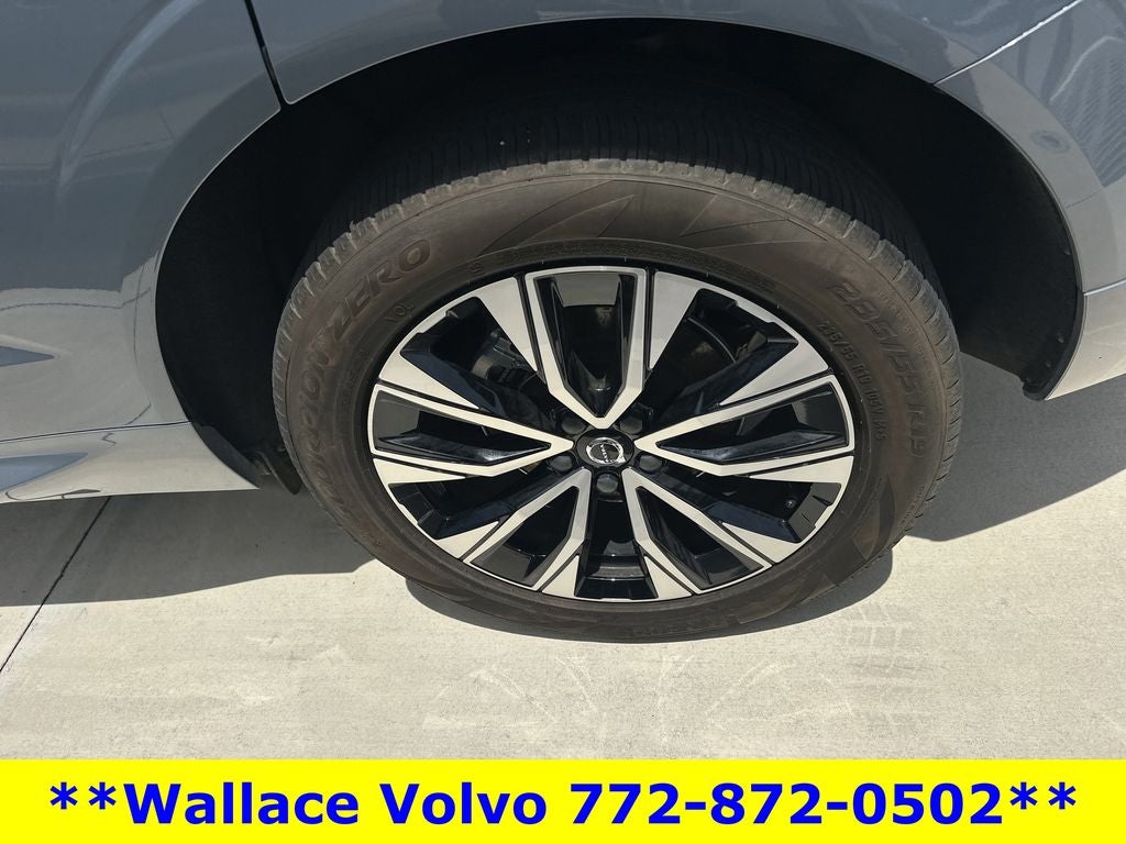 2024 Volvo XC60 B5 Plus Dark Theme