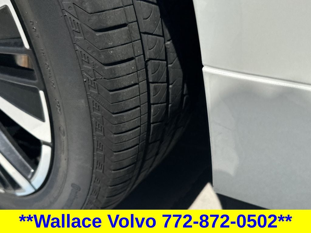 2023 Volvo XC60 B5 Plus Dark Theme