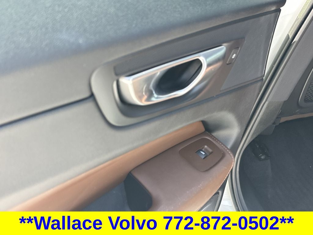 2023 Volvo XC60 B5 Plus Dark Theme
