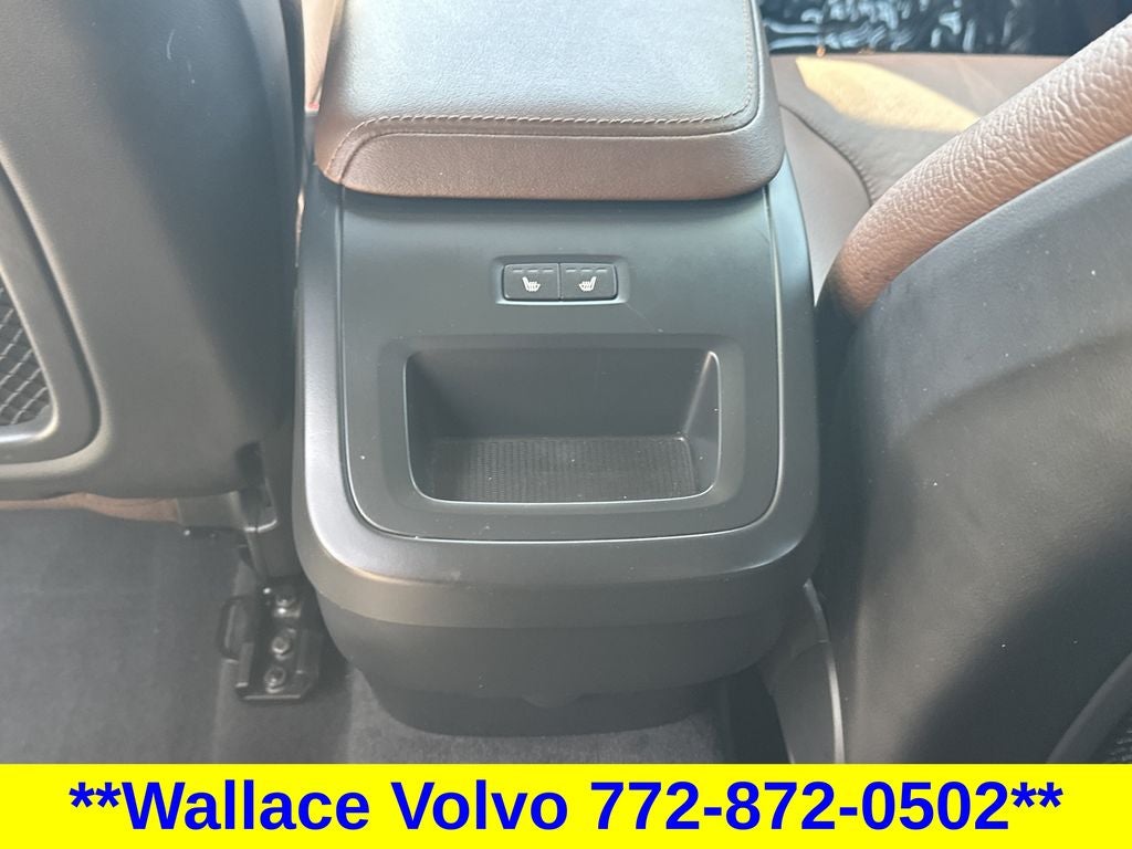 2023 Volvo XC60 B5 Plus Dark Theme