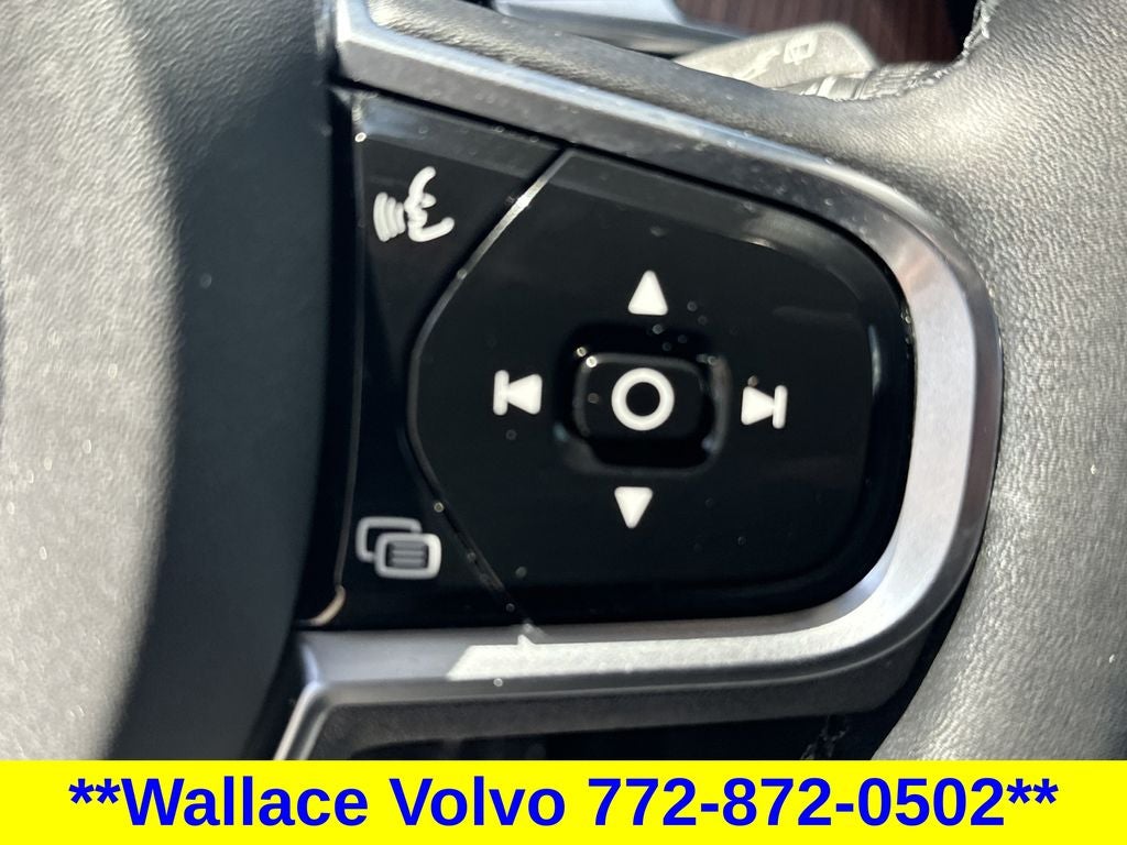 2023 Volvo XC60 B5 Plus Dark Theme