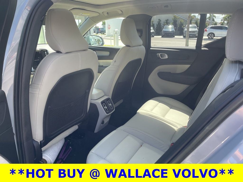 2024 Volvo XC40 B5 Plus Bright Theme