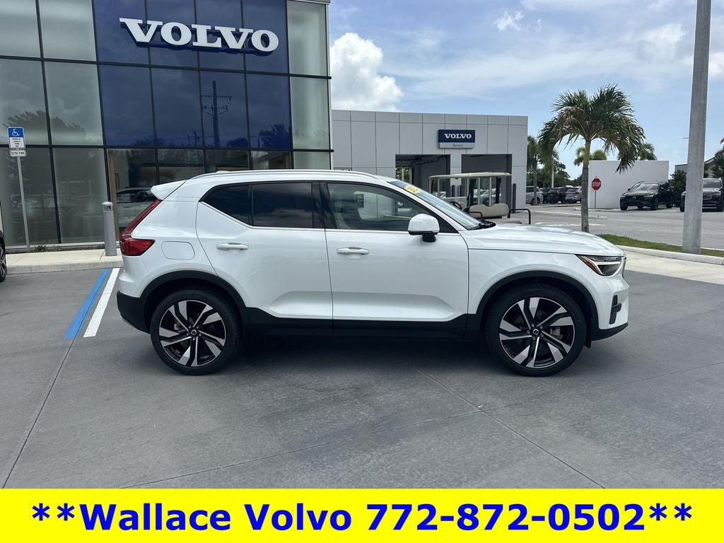 2023 Volvo XC40 B5 Plus Bright Theme
