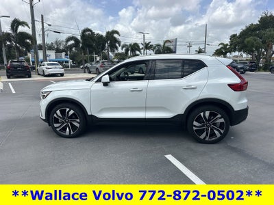 2023 Volvo XC40 B5 Plus Bright Theme