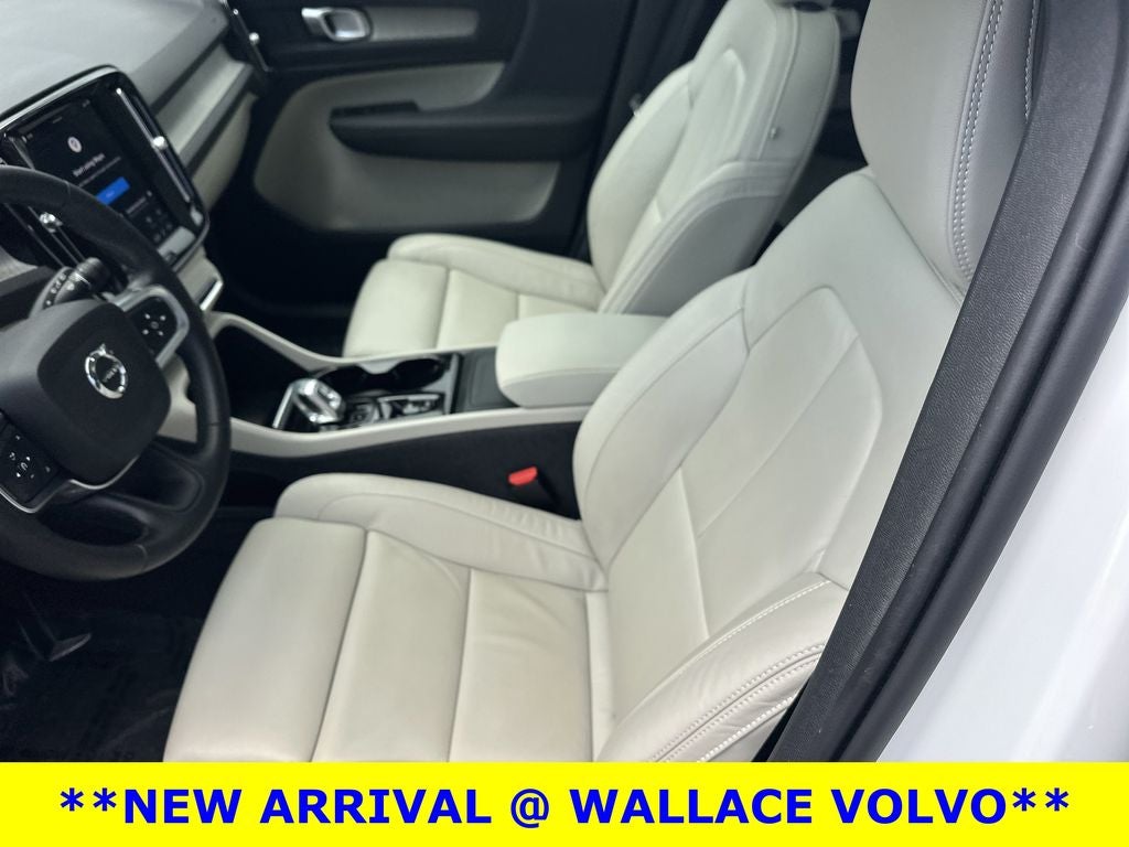 2023 Volvo XC40 B5 Plus Bright Theme