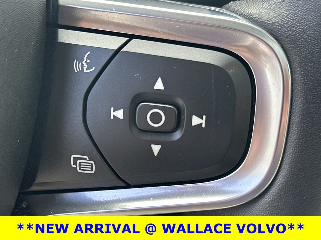 2023 Volvo XC40 B5 Plus Bright Theme