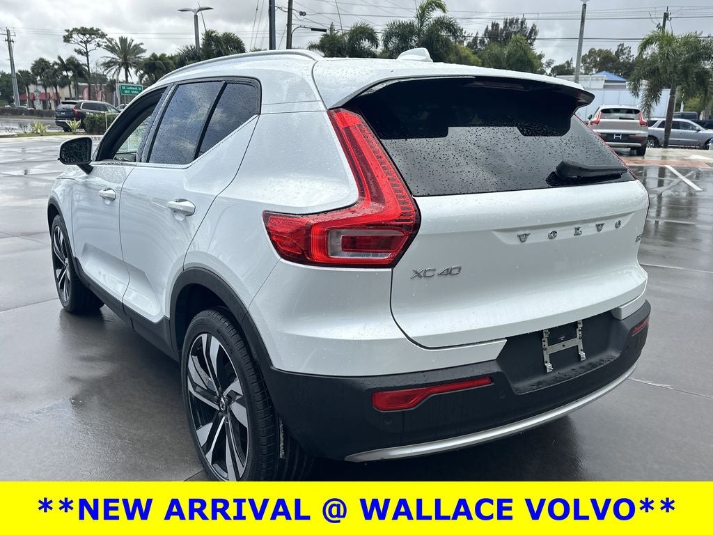 2023 Volvo XC40 B5 Plus Bright Theme