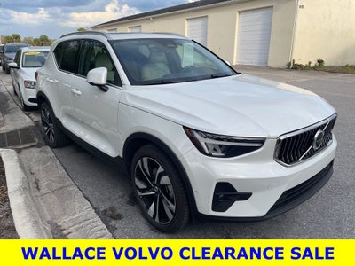 2023 Volvo XC40 B5 Plus Bright Theme