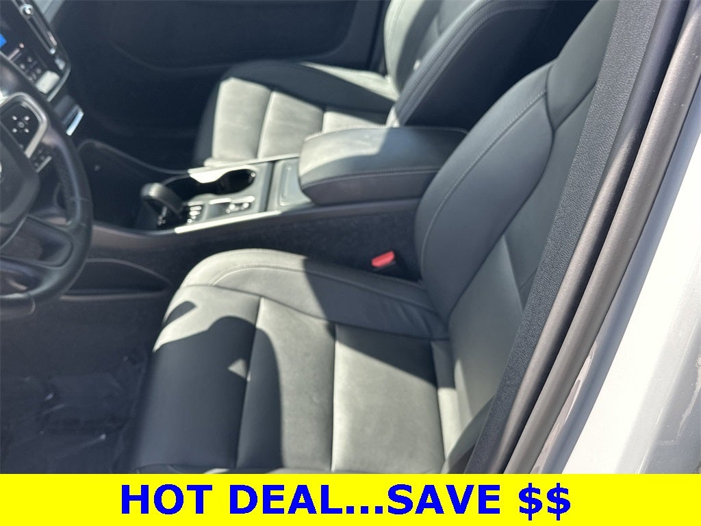 2025 Volvo XC40 B5 Core