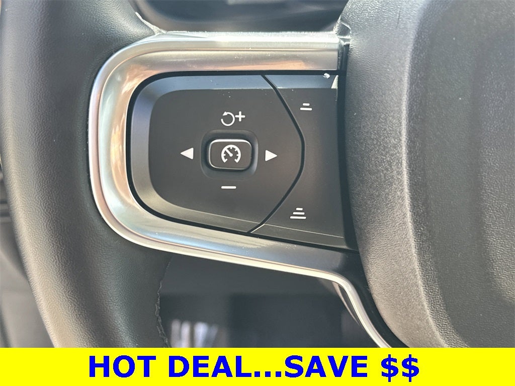 2025 Volvo XC40 B5 Core