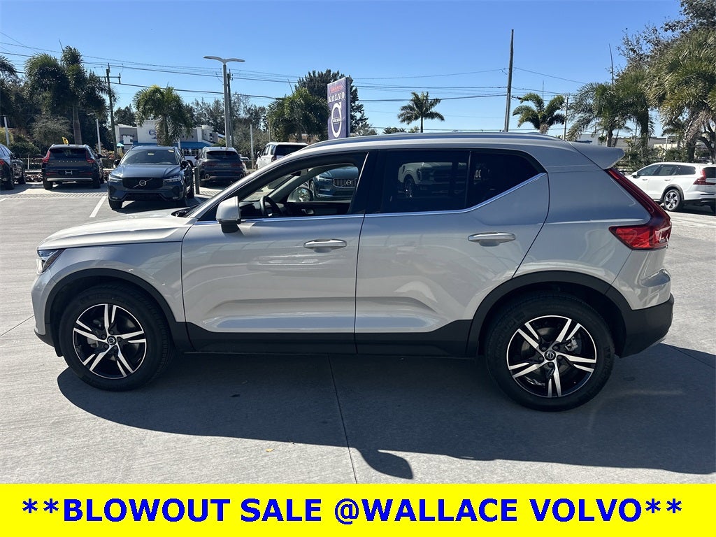 2025 Volvo XC40 B5 Core