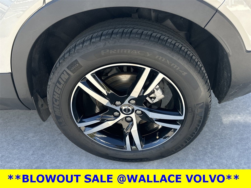 2025 Volvo XC40 B5 Core