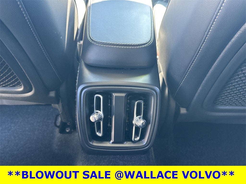 2025 Volvo XC40 B5 Core