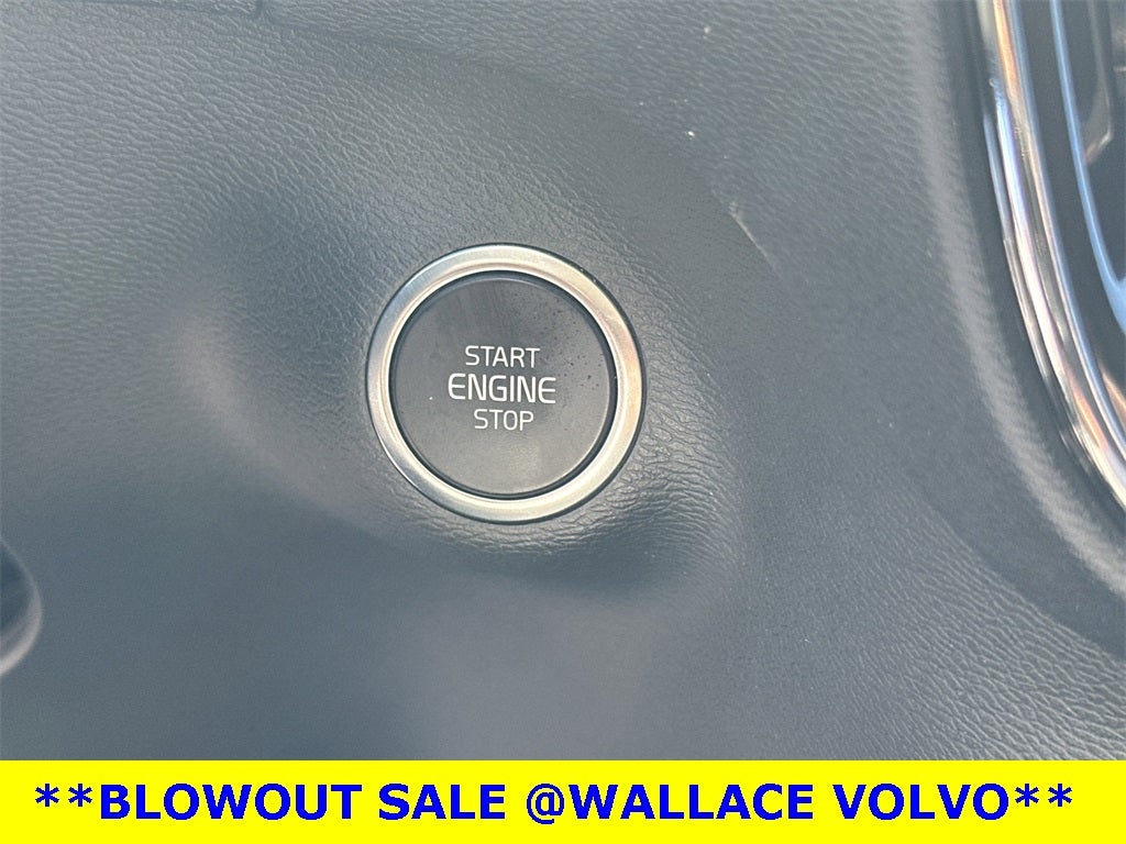 2025 Volvo XC40 B5 Core