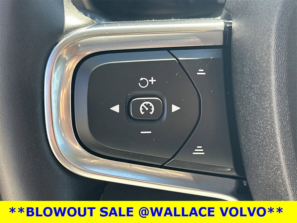 2025 Volvo XC40 B5 Core