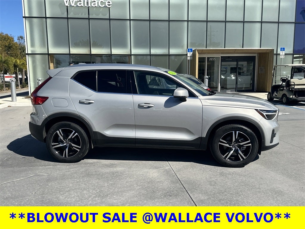 2025 Volvo XC40 B5 Core