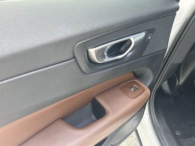 2023 Volvo XC60 B5 Plus Dark Theme