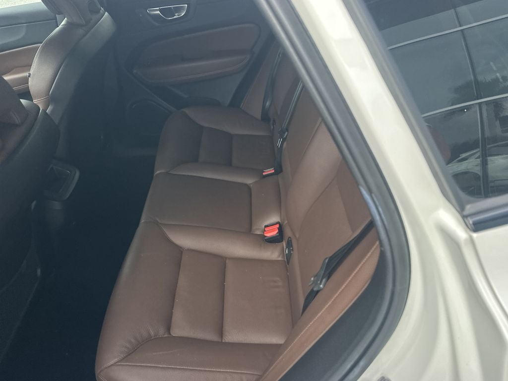 2023 Volvo XC60 B5 Plus Dark Theme