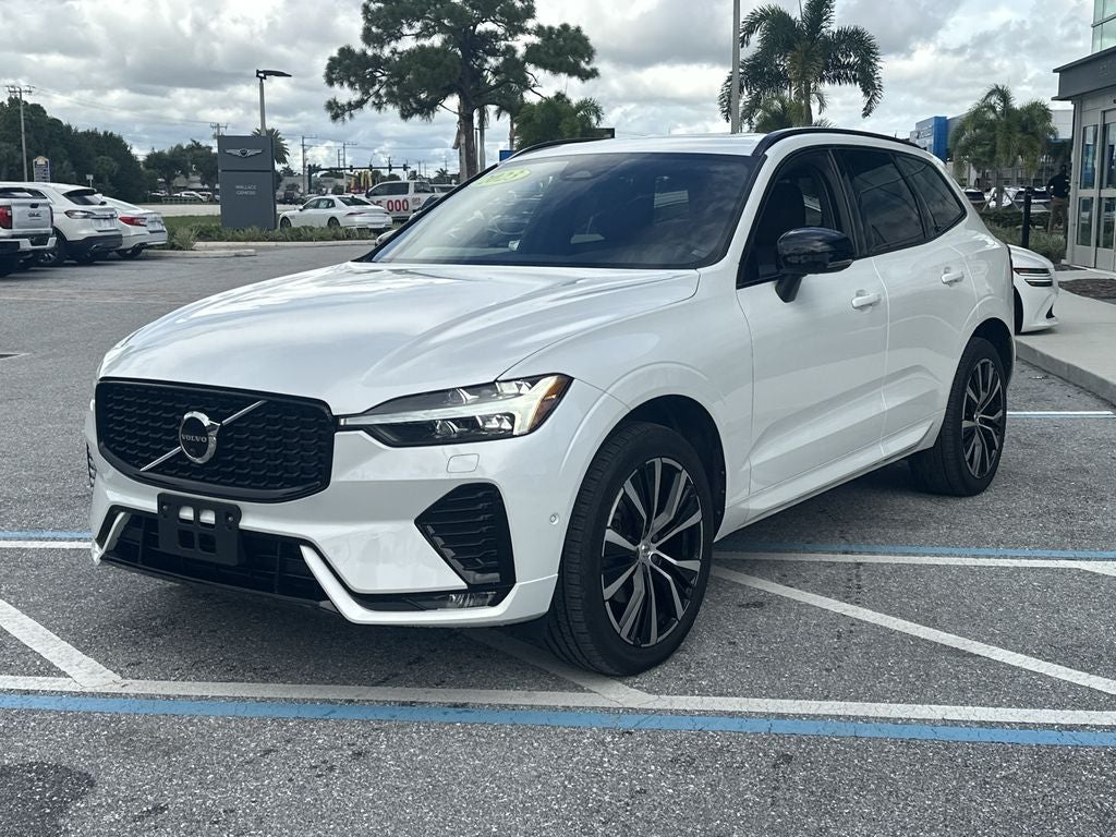 2023 Volvo XC60 B5 Plus Dark Theme