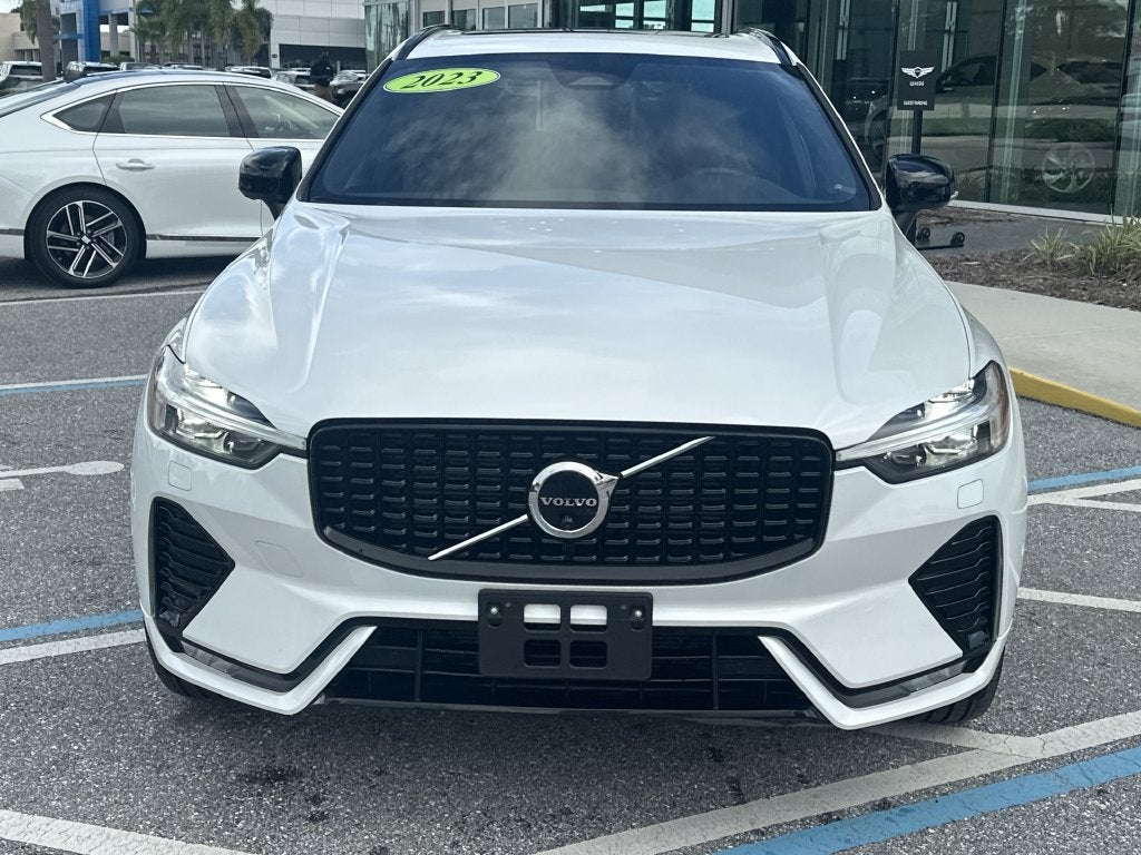 2023 Volvo XC60 B5 Plus Dark Theme