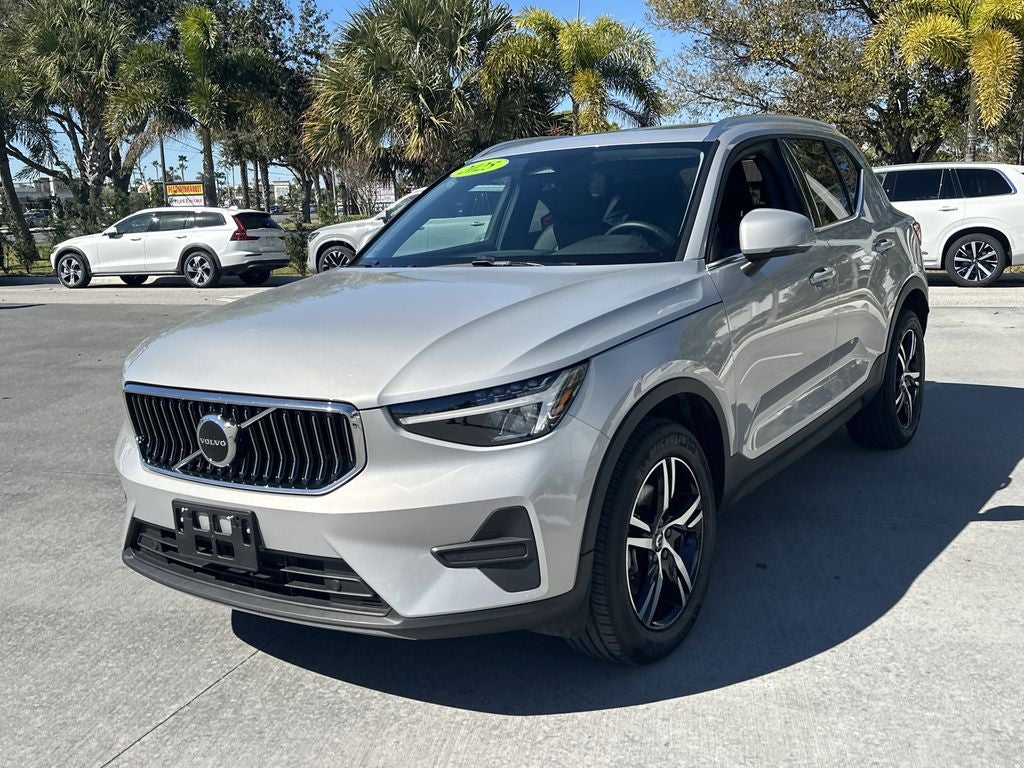 2025 Volvo XC40 B5 Core
