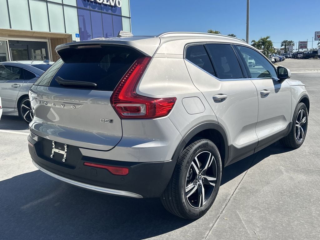 2025 Volvo XC40 B5 Core