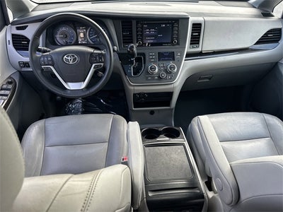 2020 Toyota Sienna XLE