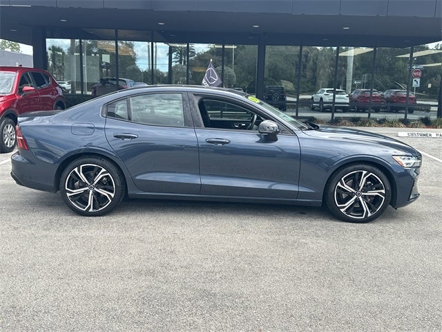 2024 Volvo S60 B5 Core Dark Theme