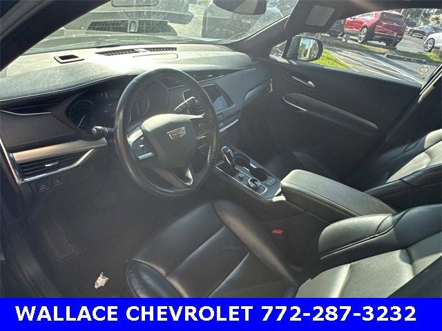 2023 Cadillac XT4 Premium Luxury